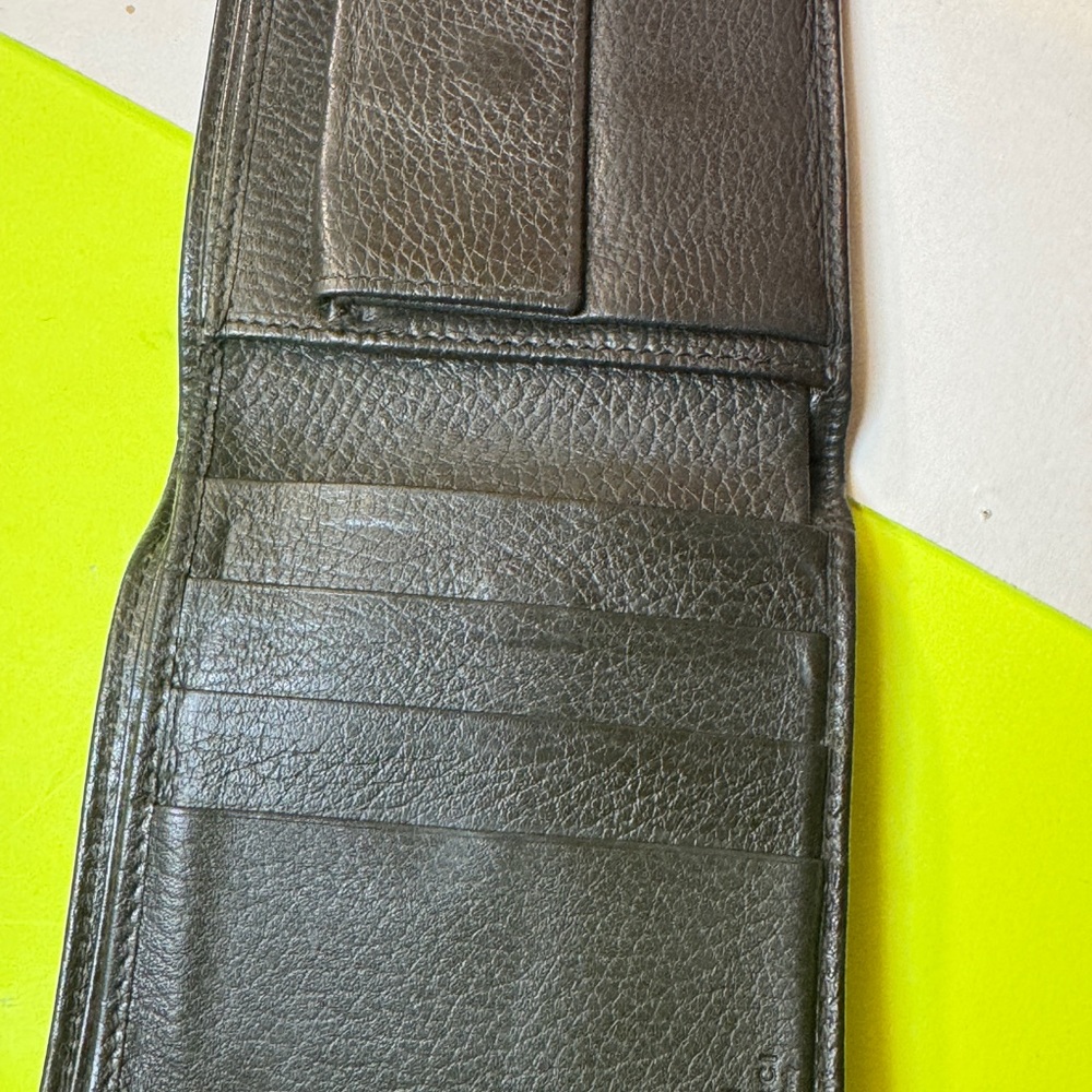 Gucci Classic Black Sofa Leather Men's Bifold Wallet in good condition - Picture 6 of 15